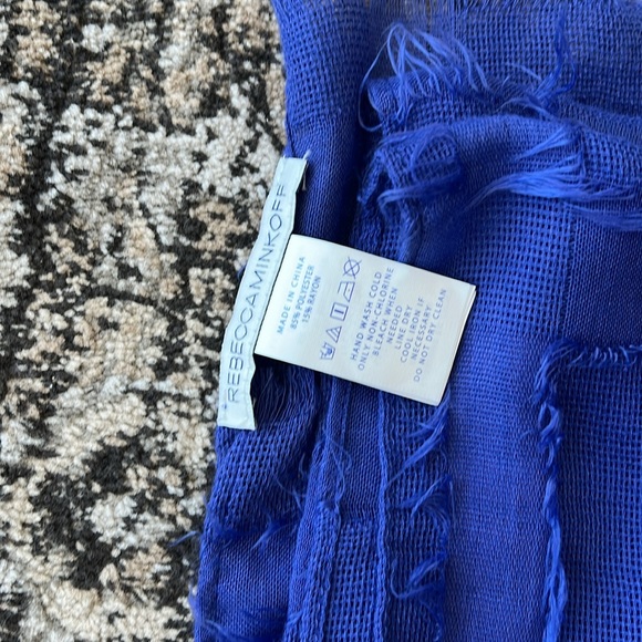 Rebecca Minkoff blue shawl with squares and fringe detailing - Picture 4 of 4